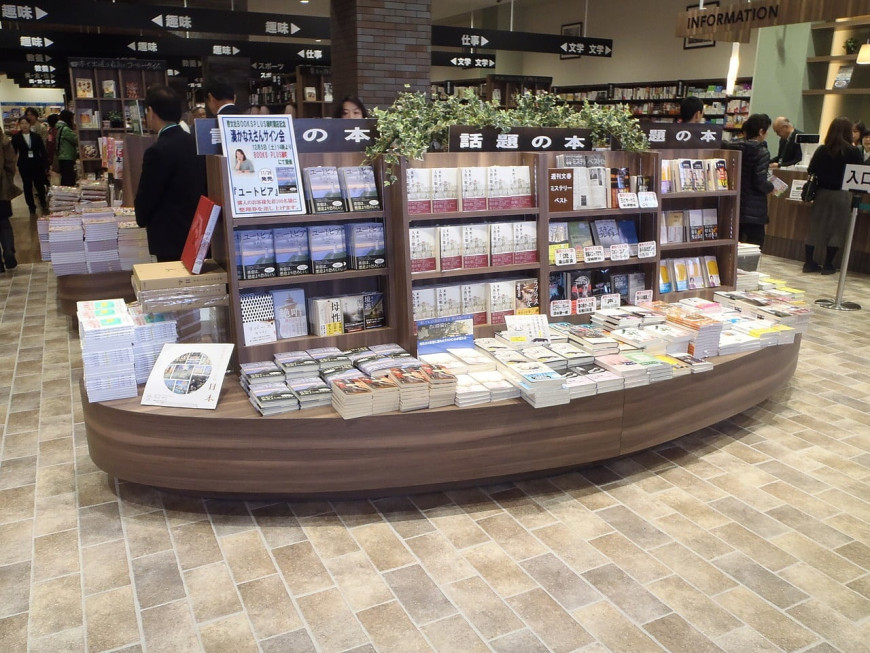 BOOK MEETS COFFEE
